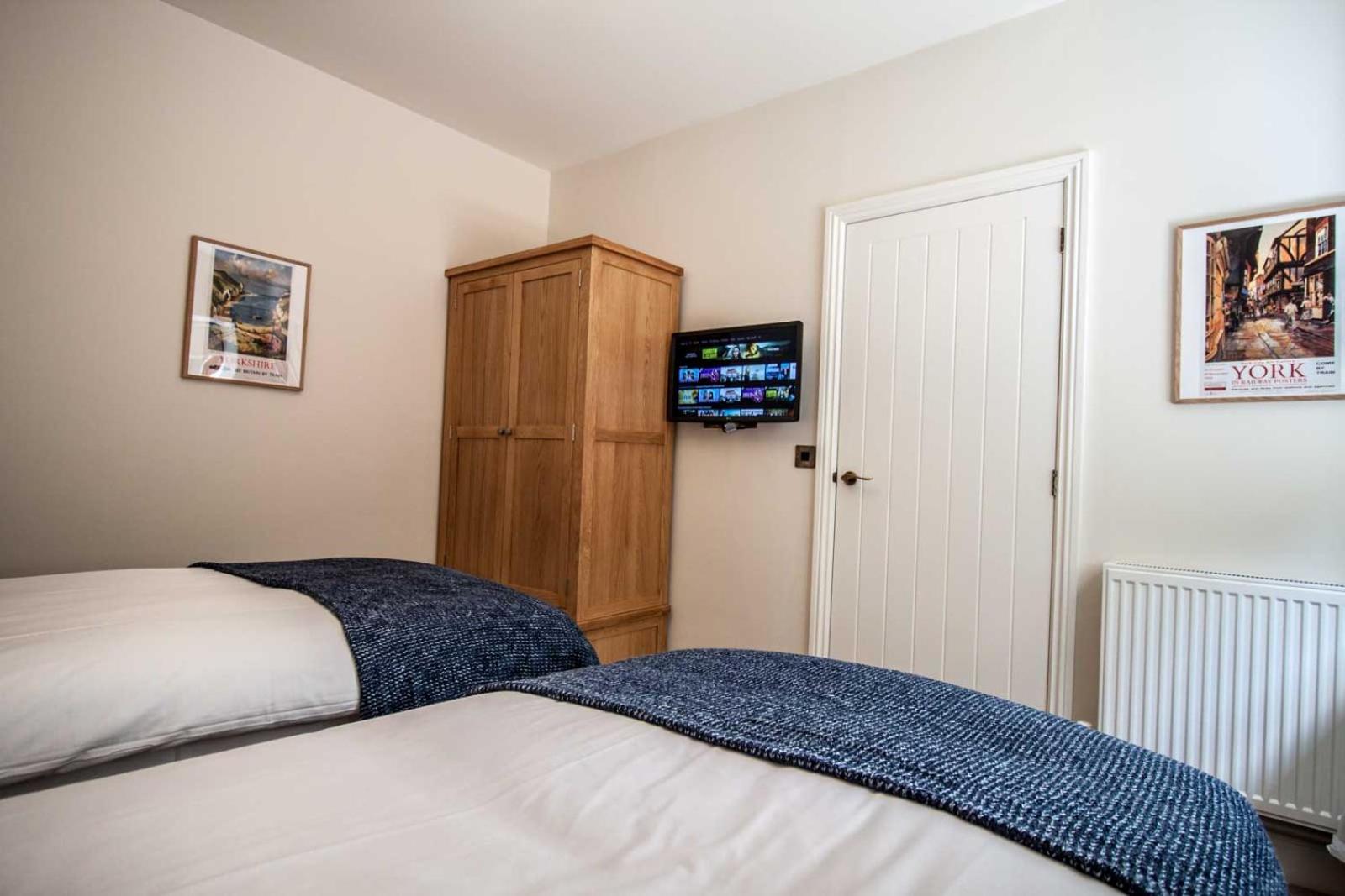 High Oaks Grange - Cottages Pickering Room photo